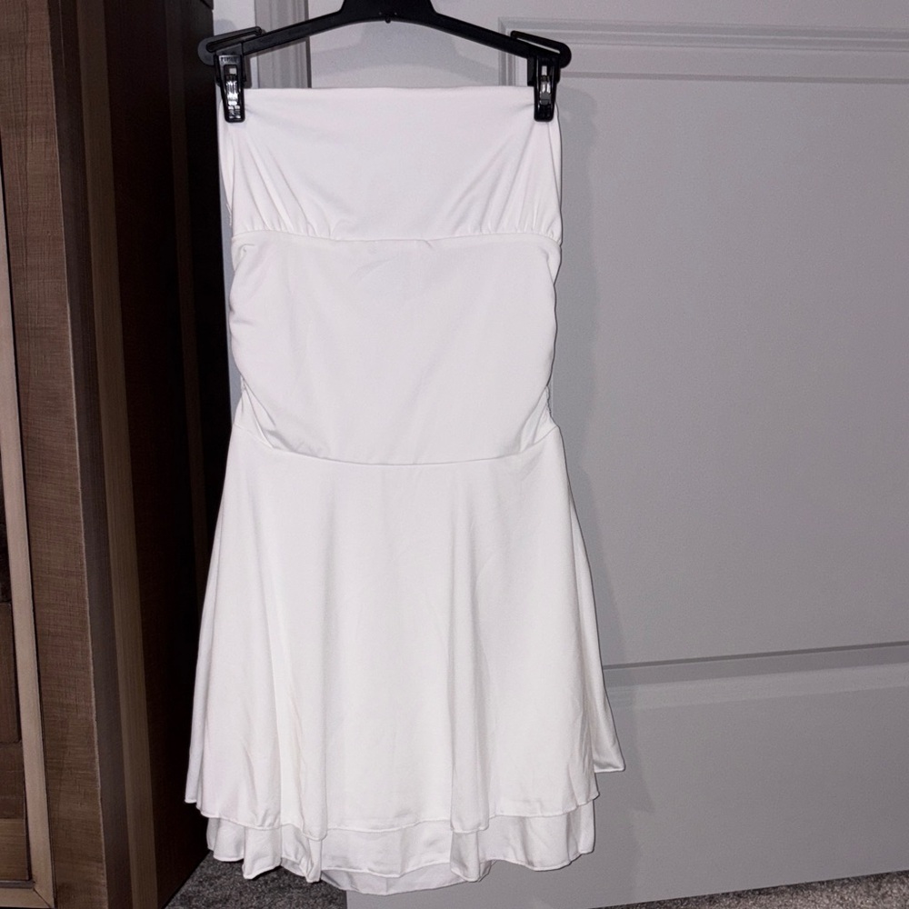 Chic Strapless White Dress